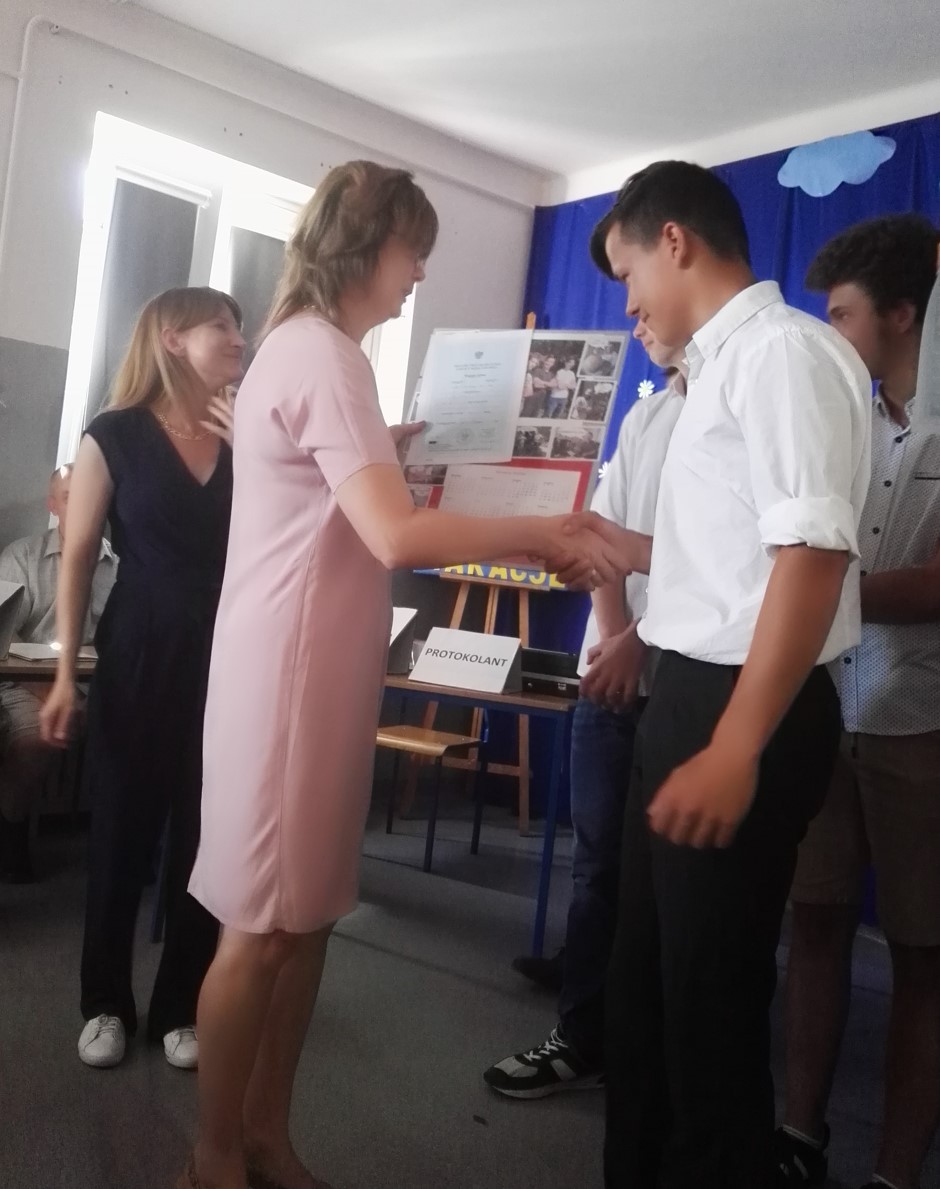 Uroczyste zakończenie roku szkolnego 2021/2022 – zdjęcie 2